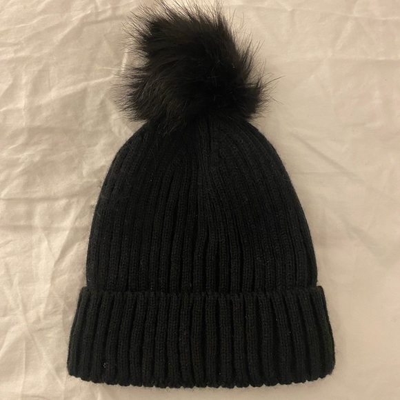 Steve Madden Accessories - Steve Madden faux fur Pom hat